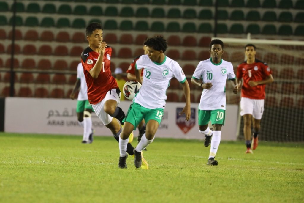 في ختام الجولة الأولى من مجموعات كأس العرب للناشئين 2022 فوز العراق على المغرب.. وجزر القمر على موريتانيا.. ومصر تفوز على السعودية.. وتعادل سلبي بين سوريا ولبنان