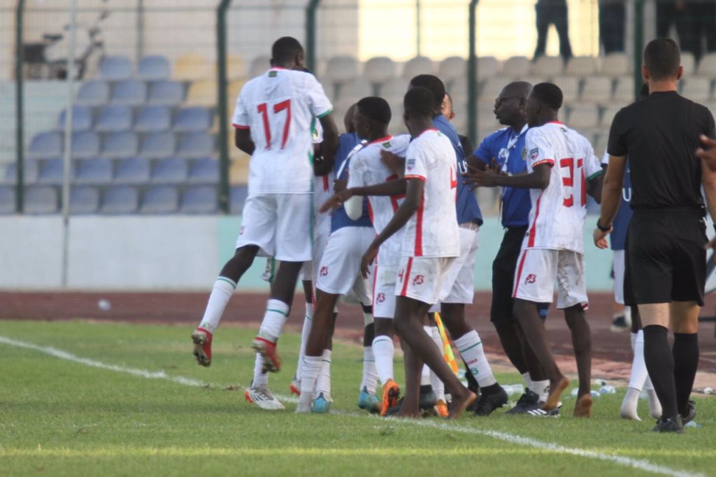 في ختام الجولة الأولى من مجموعات كأس العرب للناشئين 2022 فوز العراق على المغرب.. وجزر القمر على موريتانيا.. ومصر تفوز على السعودية.. وتعادل سلبي بين سوريا ولبنان