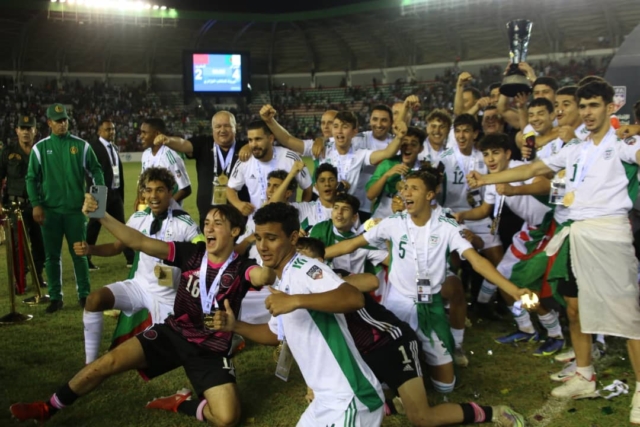 السعودي طلال حاجي هداف العرب.. منتخب الجزائر يتوج بطلاً لكأس العرب للناشئين 2022 13 السعودي طلال حاجي هداف العرب.. منتخب الجزائر يتوج بطلاً لكأس العرب للناشئين 2022