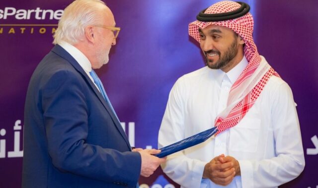 بحضور سمو الأمير عبدالعزيز بن تركي الفيصل .. الاتحاد العربي يوقع عقد مع سبورت بارتنرز لرعاية بطولة الأندية العربية