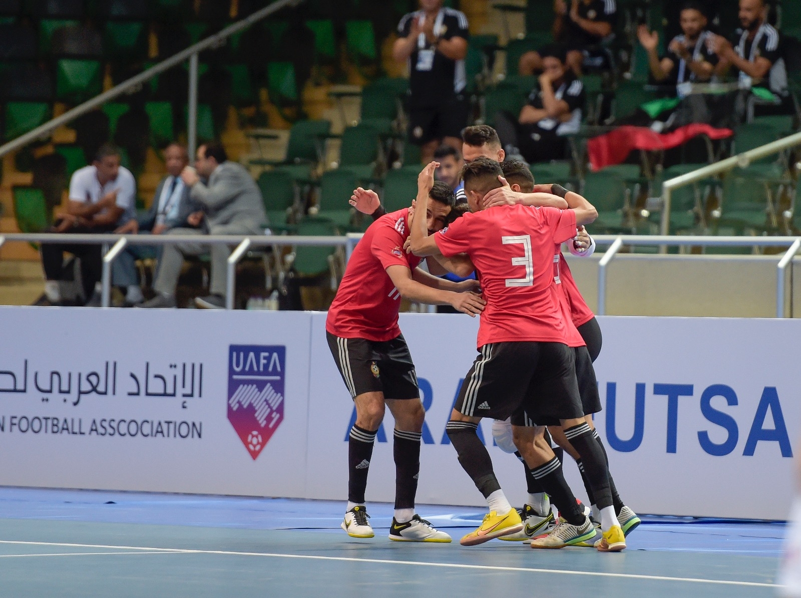 في انطلاقة منافسات كأس العرب لكرة قدم الصالات 2023 | تعادل السعودية مع الجزائر وفوز ليبيا أمام طاجيكستان في الجولة الأولى من دور المجموعات 26 في انطلاقة منافسات كأس العرب لكرة قدم الصالات 2023 | تعادل السعودية مع الجزائر وفوز ليبيا أمام طاجيكستان في الجولة الأولى من دور المجموعات