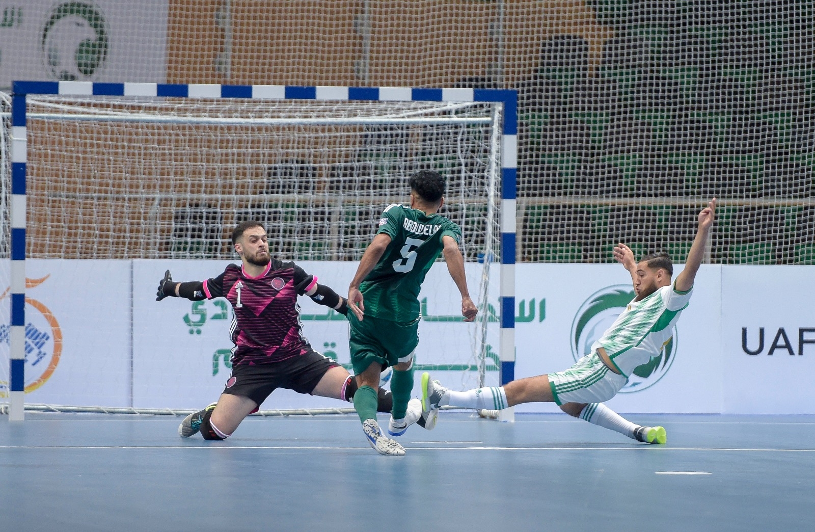 في انطلاقة منافسات كأس العرب لكرة قدم الصالات 2023 | تعادل السعودية مع الجزائر وفوز ليبيا أمام طاجيكستان في الجولة الأولى من دور المجموعات 29 في انطلاقة منافسات كأس العرب لكرة قدم الصالات 2023 | تعادل السعودية مع الجزائر وفوز ليبيا أمام طاجيكستان في الجولة الأولى من دور المجموعات