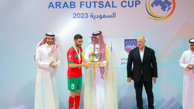 في ختام بطولة كأس العرب لكرة قدم الصالات 2023 .. سمو محافظ جدة يتوج منتخب المغرب بكأس العرب 28 في ختام بطولة كأس العرب لكرة قدم الصالات 2023 .. سمو محافظ جدة يتوج منتخب المغرب بكأس العرب