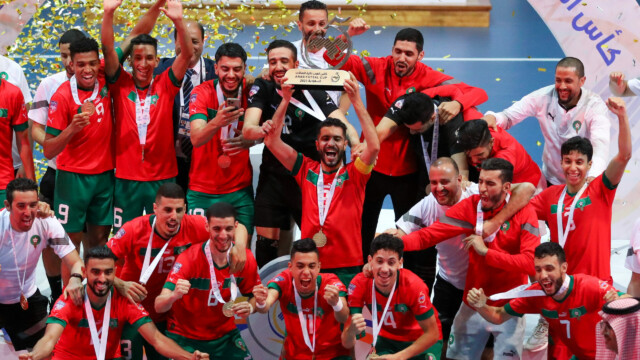 في ختام بطولة كأس العرب لكرة قدم الصالات 2023 .. سمو محافظ جدة يتوج منتخب المغرب بكأس العرب 21 في ختام بطولة كأس العرب لكرة قدم الصالات 2023 .. سمو محافظ جدة يتوج منتخب المغرب بكأس العرب