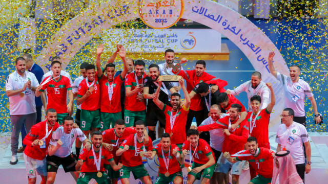 في ختام بطولة كأس العرب لكرة قدم الصالات 2023 .. سمو محافظ جدة يتوج منتخب المغرب بكأس العرب 20 في ختام بطولة كأس العرب لكرة قدم الصالات 2023 .. سمو محافظ جدة يتوج منتخب المغرب بكأس العرب