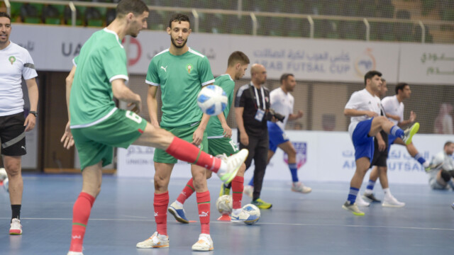 في ختام بطولة كأس العرب لكرة قدم الصالات 2023 .. سمو محافظ جدة يتوج منتخب المغرب بكأس العرب 140 في ختام بطولة كأس العرب لكرة قدم الصالات 2023 .. سمو محافظ جدة يتوج منتخب المغرب بكأس العرب