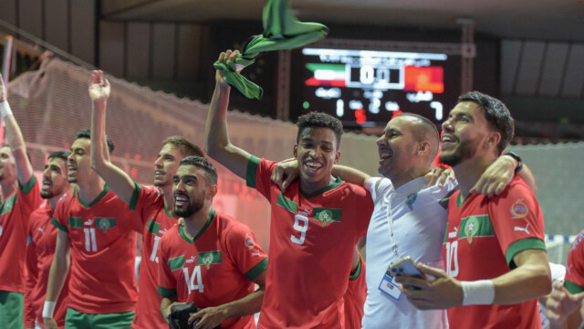 في ختام بطولة كأس العرب لكرة قدم الصالات 2023 .. سمو محافظ جدة يتوج منتخب المغرب بكأس العرب 69 في ختام بطولة كأس العرب لكرة قدم الصالات 2023 .. سمو محافظ جدة يتوج منتخب المغرب بكأس العرب