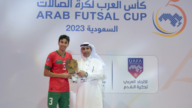 في ختام بطولة كأس العرب لكرة قدم الصالات 2023 .. سمو محافظ جدة يتوج منتخب المغرب بكأس العرب 66 في ختام بطولة كأس العرب لكرة قدم الصالات 2023 .. سمو محافظ جدة يتوج منتخب المغرب بكأس العرب