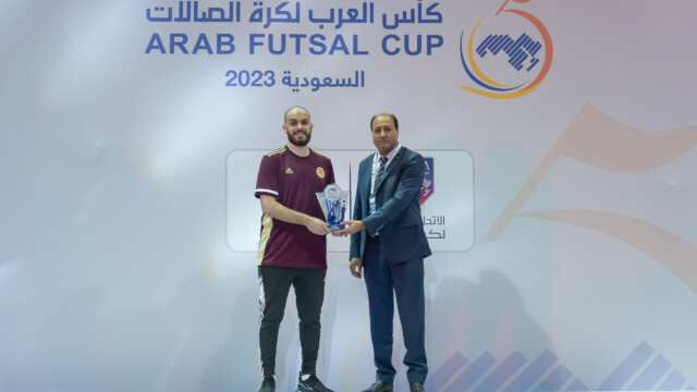 في ختام بطولة كأس العرب لكرة قدم الصالات 2023 .. سمو محافظ جدة يتوج منتخب المغرب بكأس العرب 64 في ختام بطولة كأس العرب لكرة قدم الصالات 2023 .. سمو محافظ جدة يتوج منتخب المغرب بكأس العرب