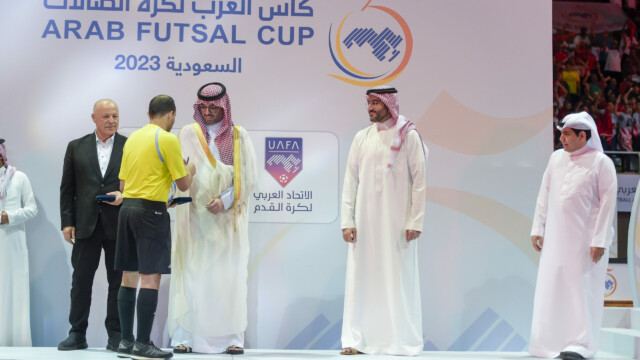 في ختام بطولة كأس العرب لكرة قدم الصالات 2023 .. سمو محافظ جدة يتوج منتخب المغرب بكأس العرب 62 في ختام بطولة كأس العرب لكرة قدم الصالات 2023 .. سمو محافظ جدة يتوج منتخب المغرب بكأس العرب