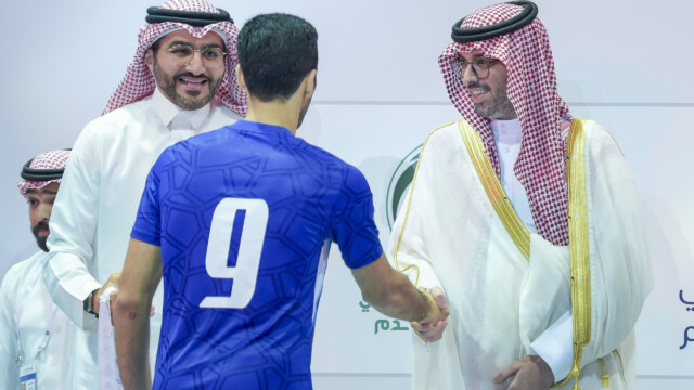 في ختام بطولة كأس العرب لكرة قدم الصالات 2023 .. سمو محافظ جدة يتوج منتخب المغرب بكأس العرب 54 في ختام بطولة كأس العرب لكرة قدم الصالات 2023 .. سمو محافظ جدة يتوج منتخب المغرب بكأس العرب
