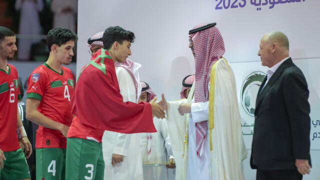 في ختام بطولة كأس العرب لكرة قدم الصالات 2023 .. سمو محافظ جدة يتوج منتخب المغرب بكأس العرب 49 في ختام بطولة كأس العرب لكرة قدم الصالات 2023 .. سمو محافظ جدة يتوج منتخب المغرب بكأس العرب