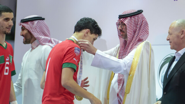 في ختام بطولة كأس العرب لكرة قدم الصالات 2023 .. سمو محافظ جدة يتوج منتخب المغرب بكأس العرب 48 في ختام بطولة كأس العرب لكرة قدم الصالات 2023 .. سمو محافظ جدة يتوج منتخب المغرب بكأس العرب