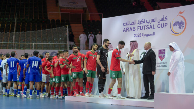 في ختام بطولة كأس العرب لكرة قدم الصالات 2023 .. سمو محافظ جدة يتوج منتخب المغرب بكأس العرب 40 في ختام بطولة كأس العرب لكرة قدم الصالات 2023 .. سمو محافظ جدة يتوج منتخب المغرب بكأس العرب