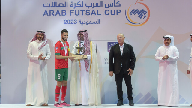 في ختام بطولة كأس العرب لكرة قدم الصالات 2023 .. سمو محافظ جدة يتوج منتخب المغرب بكأس العرب 42 في ختام بطولة كأس العرب لكرة قدم الصالات 2023 .. سمو محافظ جدة يتوج منتخب المغرب بكأس العرب