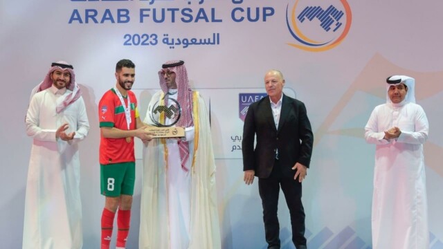 في ختام بطولة كأس العرب لكرة قدم الصالات 2023 .. سمو محافظ جدة يتوج منتخب المغرب بكأس العرب 15 في ختام بطولة كأس العرب لكرة قدم الصالات 2023 .. سمو محافظ جدة يتوج منتخب المغرب بكأس العرب
