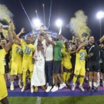 فاز على الهلال السعودي في نهائي كأس الملك سلمان للأندية 2023..سمو نائب أمير منطقة مكة المكرمة تَوج النصر السعودي باللقب العربي 26 فاز على الهلال السعودي في نهائي كأس الملك سلمان للأندية 2023..سمو نائب أمير منطقة مكة المكرمة تَوج النصر السعودي باللقب العربي